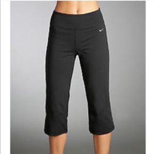 🆕 Nike Capri Leggings